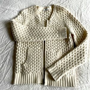 100% Merino wool cardigan with zip front